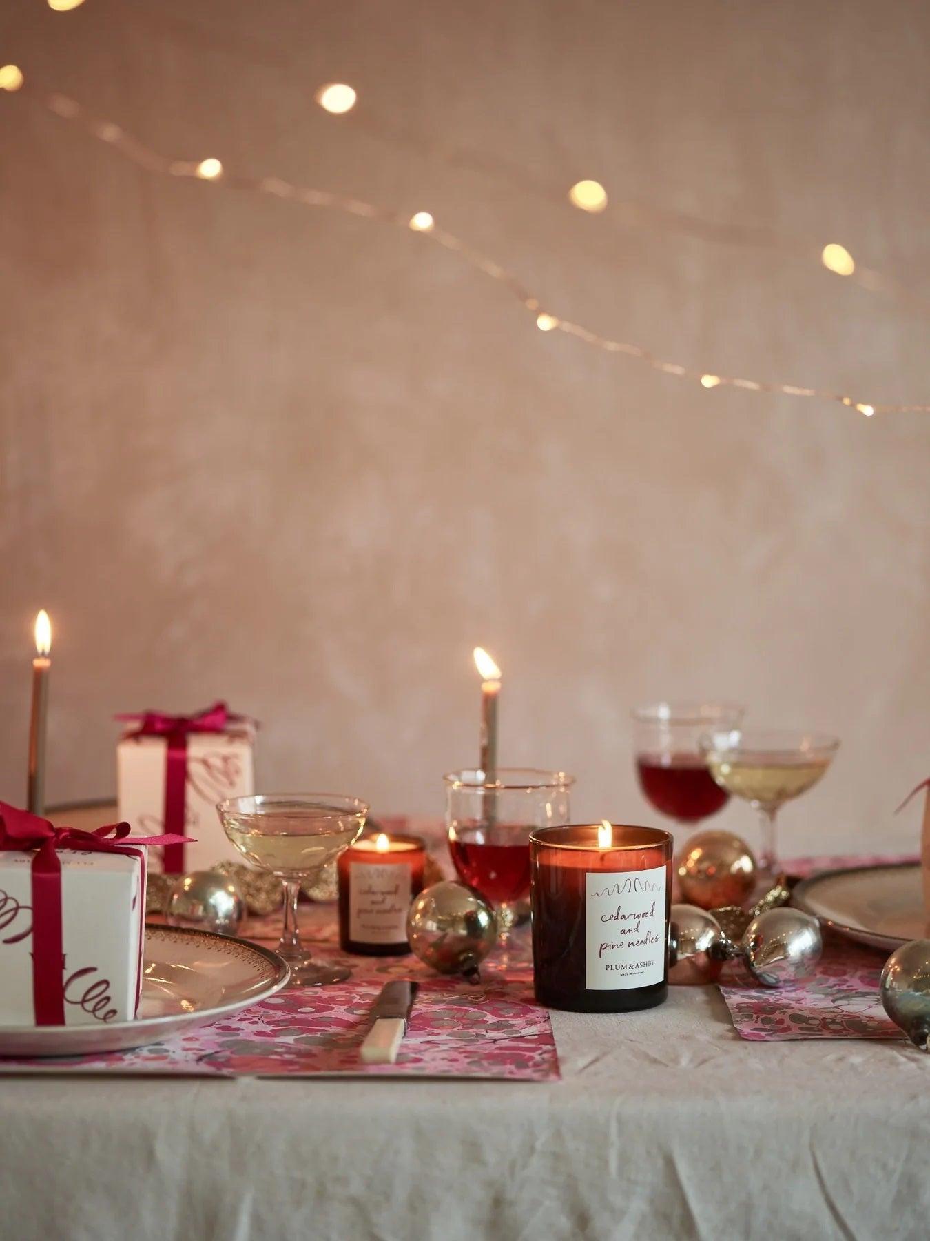Candle Cedarwood & Pine needles-Acces interiør-Plum & Ashby-Aandahls