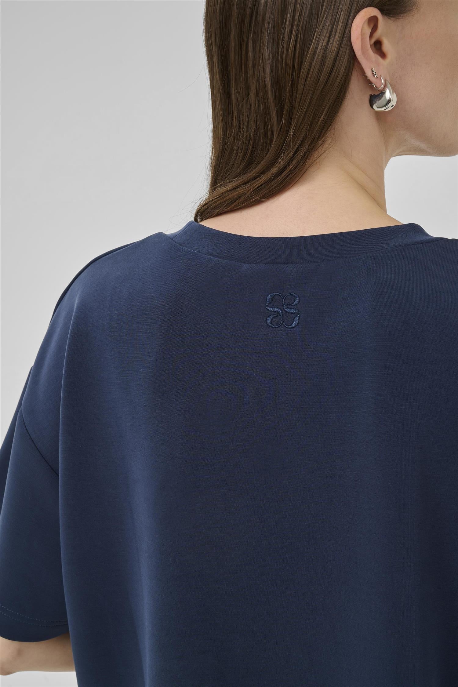 Hellemw Emb Boxy Tee-T-shirt-My Essential Wardrobe-Aandahls