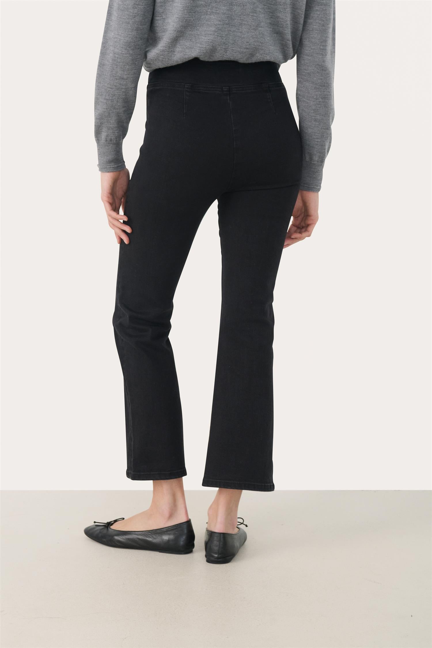 Nikelapw Pa-Bukse-Part Two-Aandahls