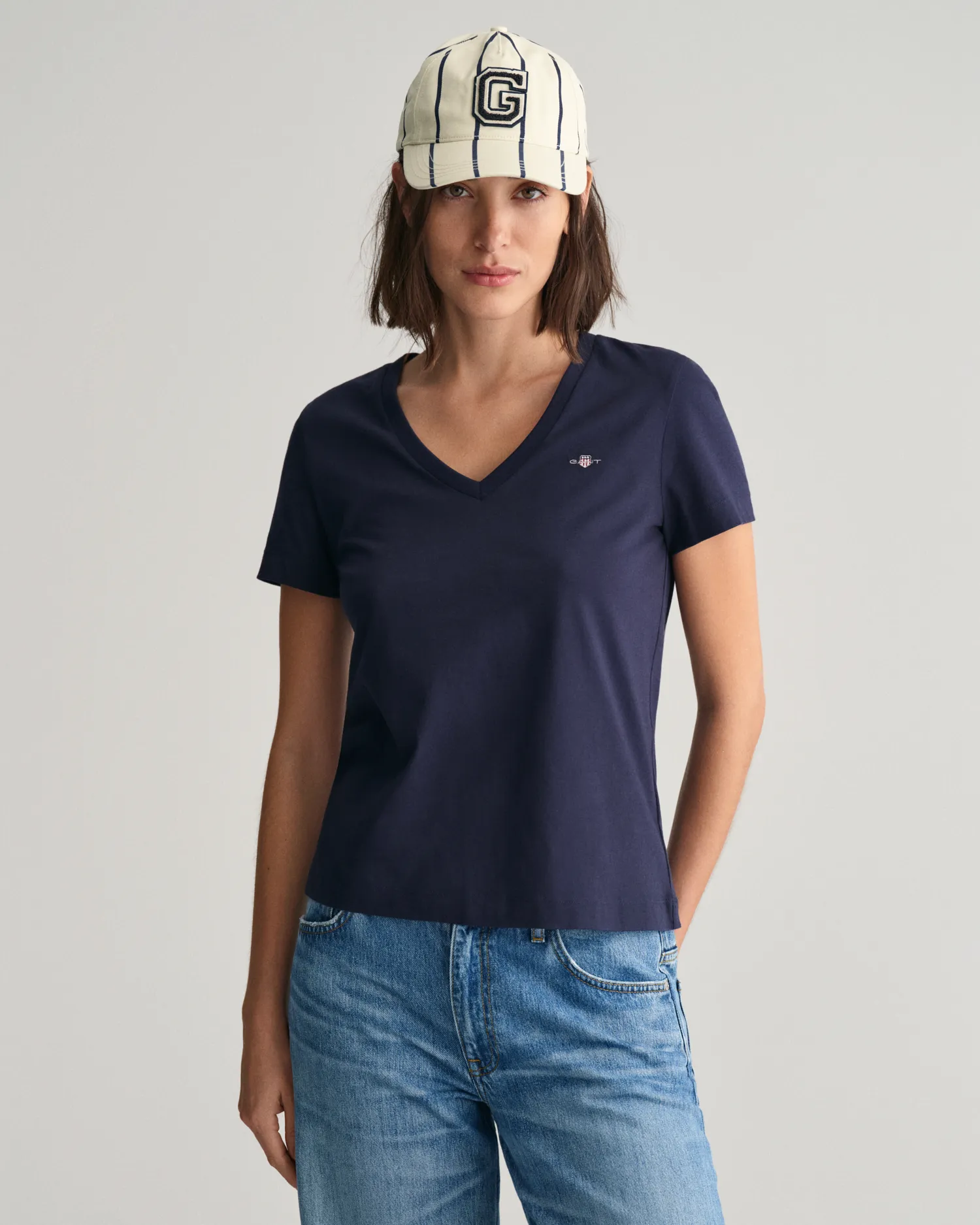 Reg shield ss v-neck-T-shirt-Gant-Aandahls