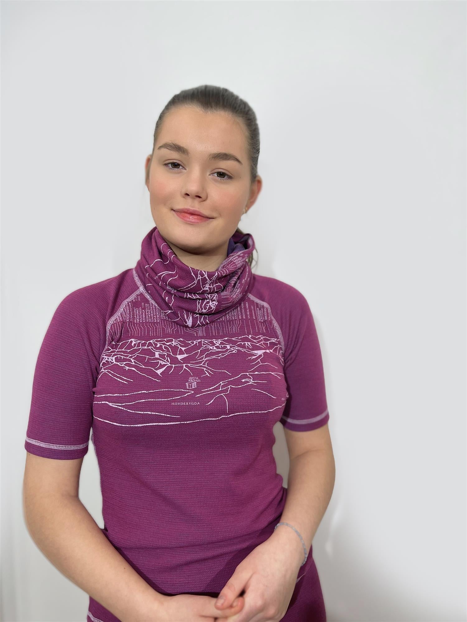 S21 Ull T-SHIRT DAME-T-shirt-Trude Nistad-Aandahls