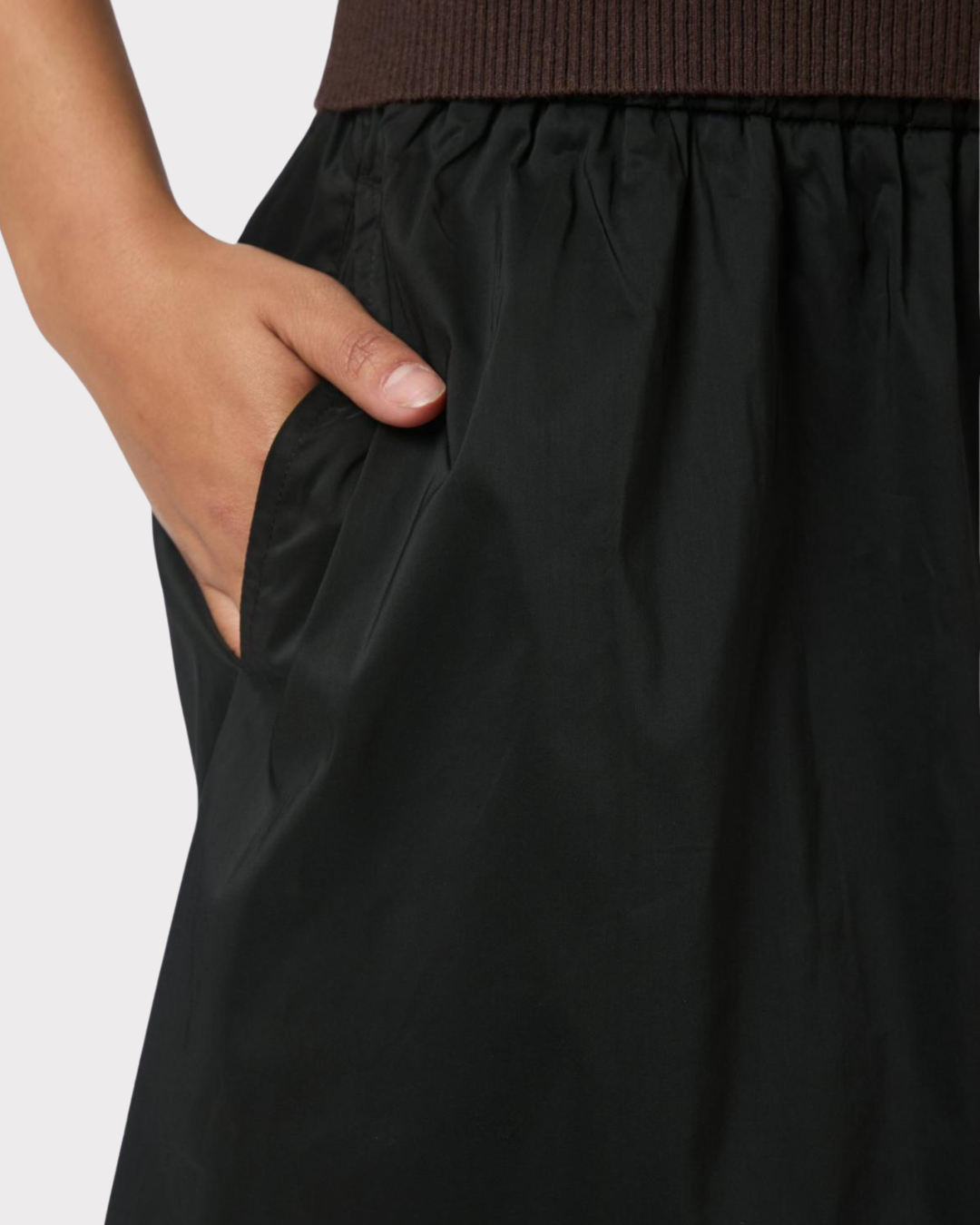 Yara Poplin Skirt-Skjørt-Neo Noir-Aandahls