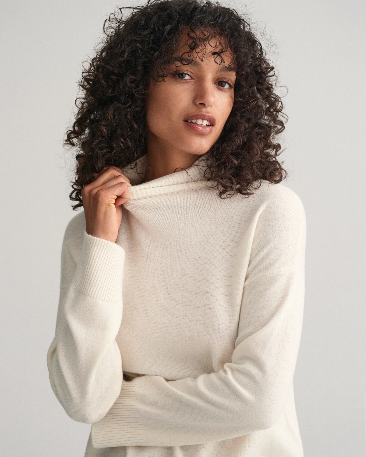 Superfine lambswool stand collar