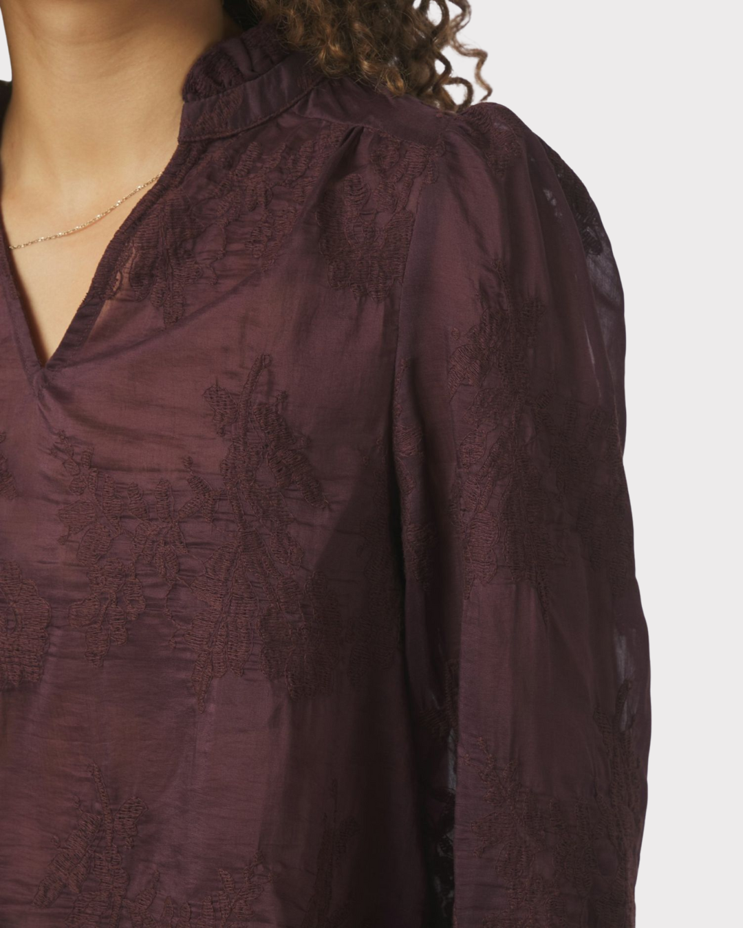 Amara Big Embroidery Blouse-Overdel-Neo Noir-Aandahls