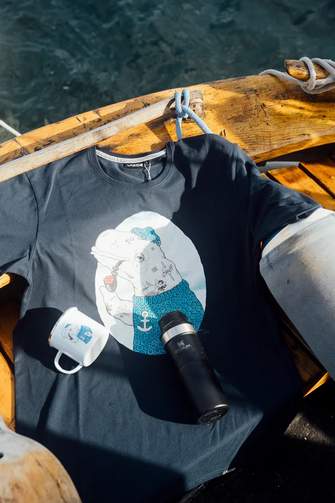 Badass Beluga T-shirt-T-shirt-Lakor-Aandahls