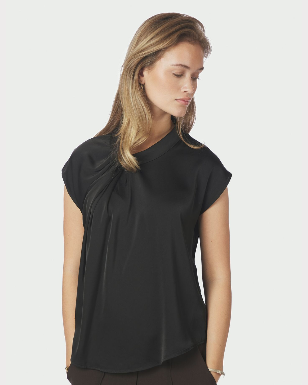 Fleur Drapy Satin Blouse-Overdel-Neo Noir-Aandahls