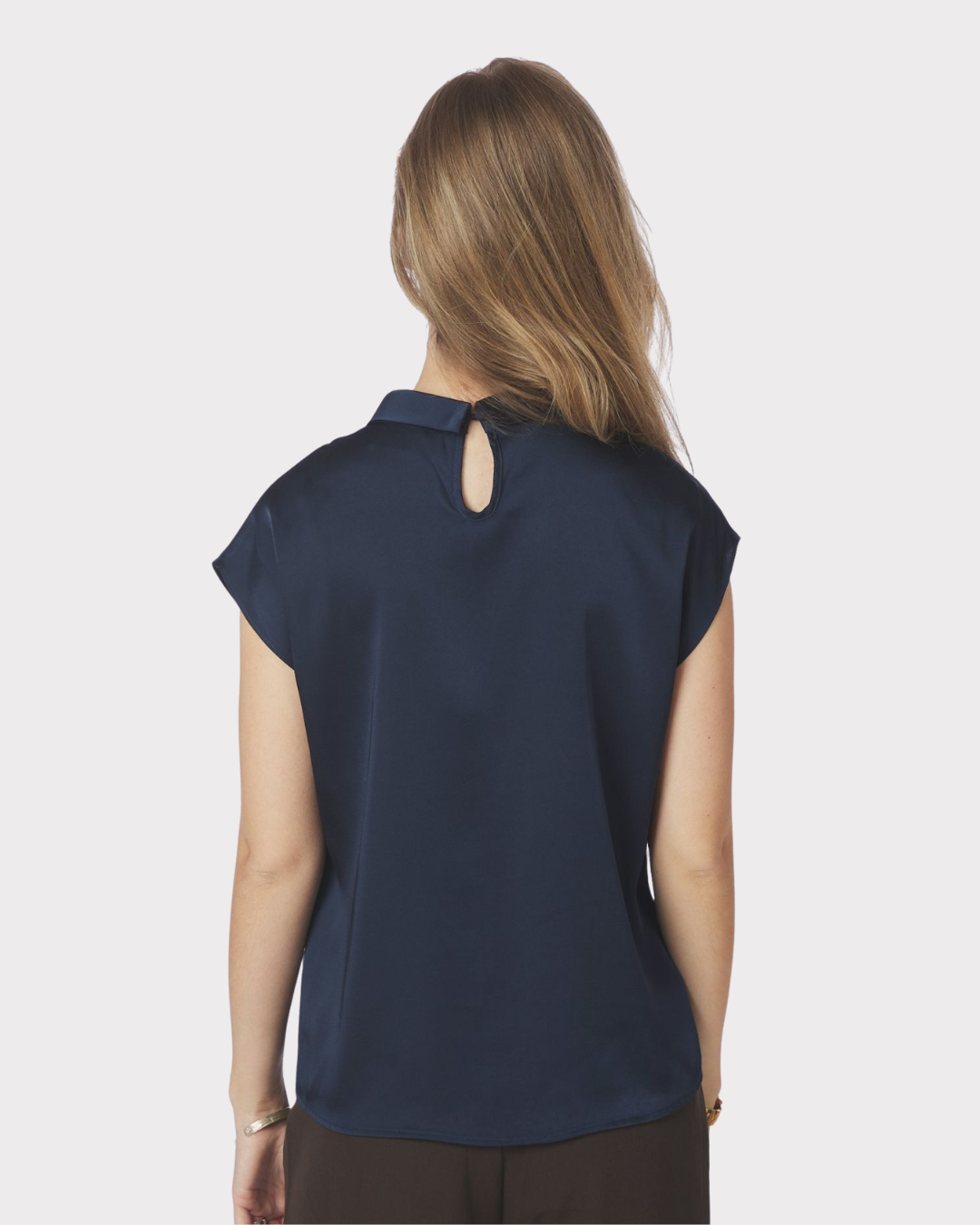 Fleur Drapy Satin Blouse-Overdel-Neo Noir-Aandahls