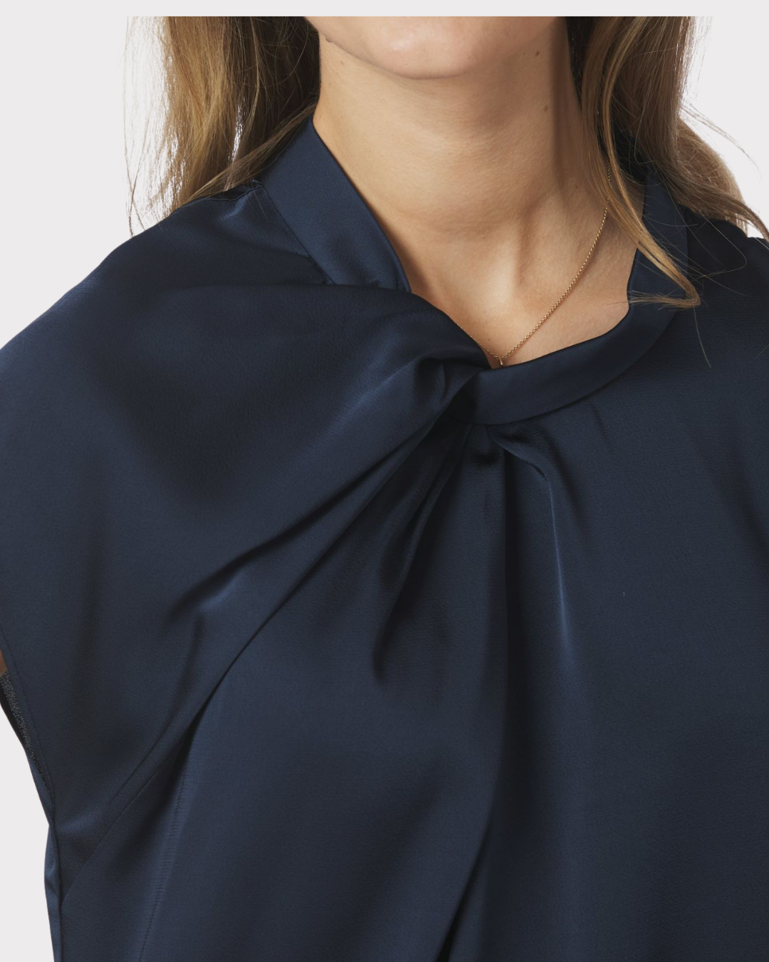 Fleur Drapy Satin Blouse-Overdel-Neo Noir-Aandahls