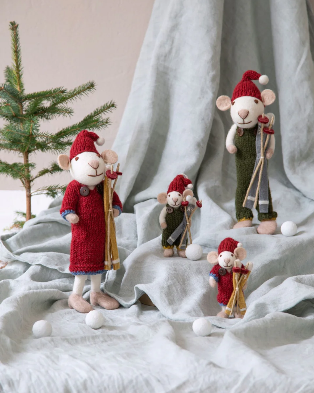 Julemus gutt med ski-0 - Interiør-Gry og Sif-Aandahls