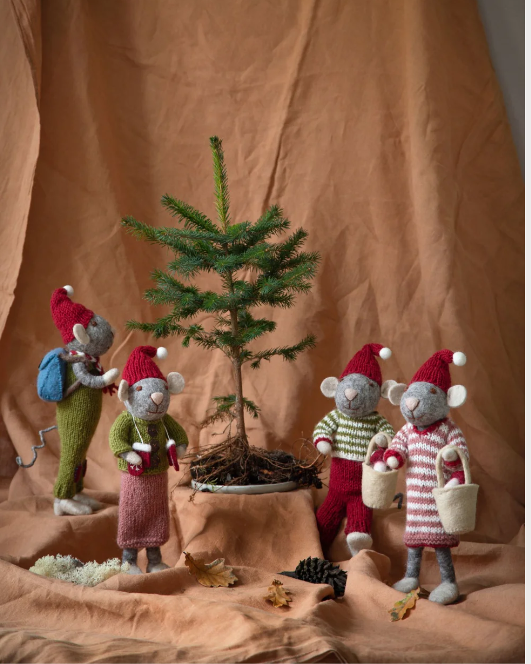 Julemus gutt med soppkurv-0 - Interiør-Gry og Sif-Aandahls