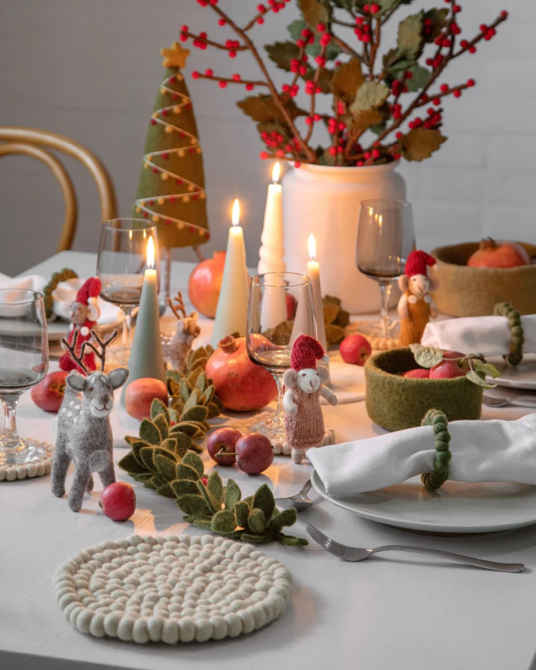 Julemus gutt med strikkabukser-0 - Interiør-Gry og Sif-Aandahls