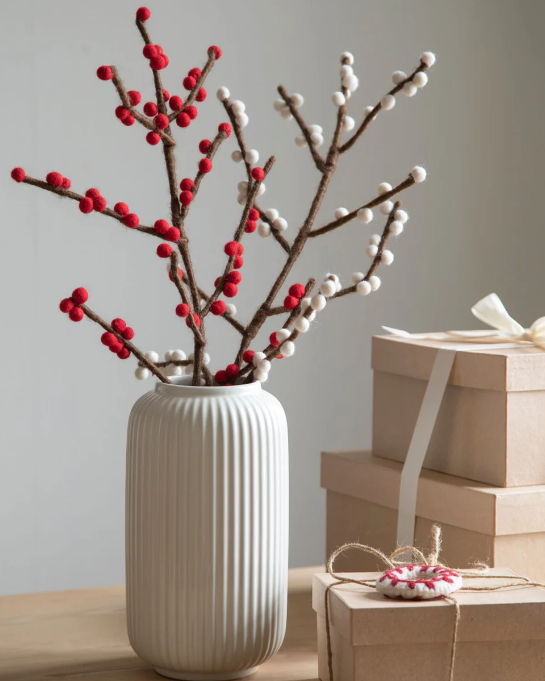 Kvist med hvite bær-0 - Interiør-Gry og Sif-Aandahls