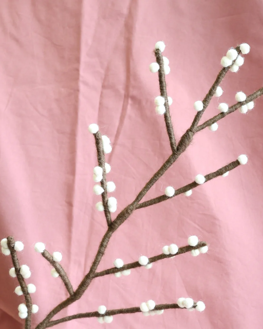 Kvist med hvite bær-0 - Interiør-Gry og Sif-Aandahls