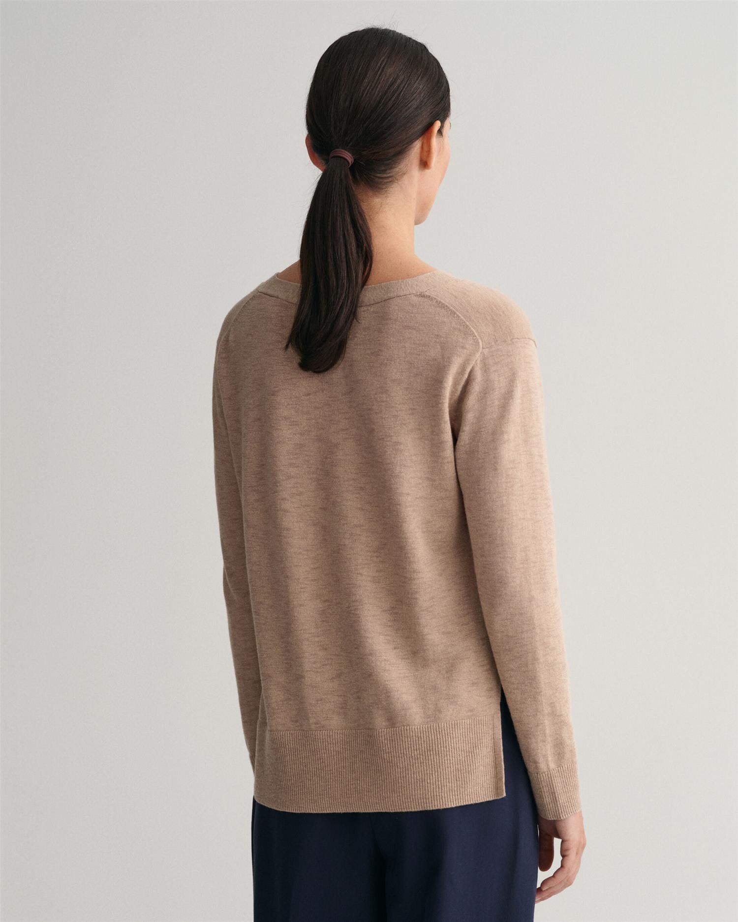 LINEN-BLEND V-NECK-Strikk-Gant-Aandahls