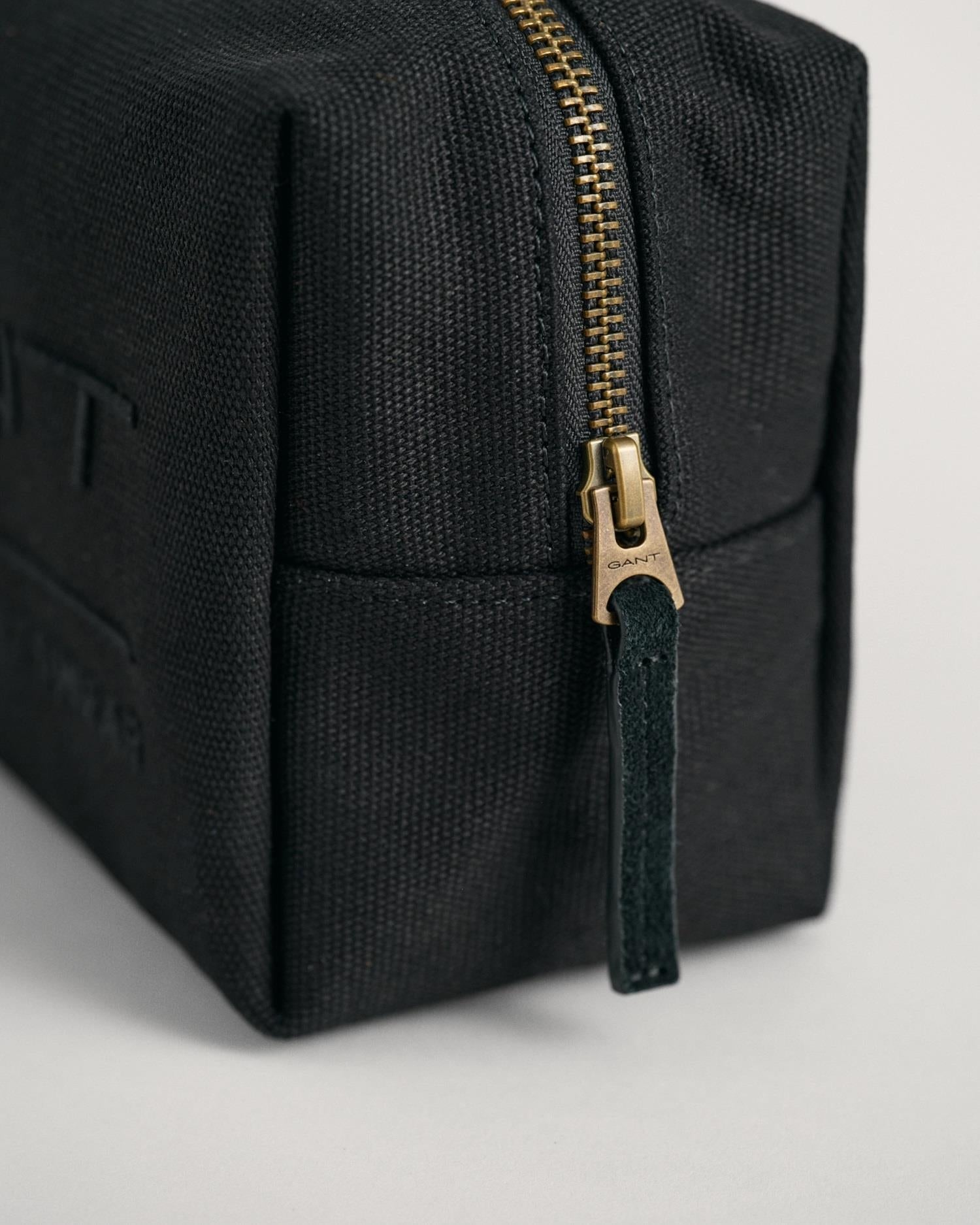 Tonal Shield Wash Bag-Accessories-Gant-Aandahls