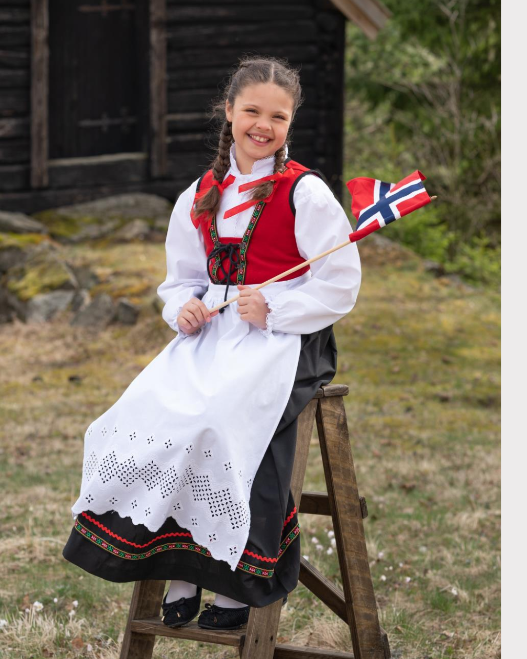 Veslemøy bunad-Kjole-Rosenberg-Aandahls