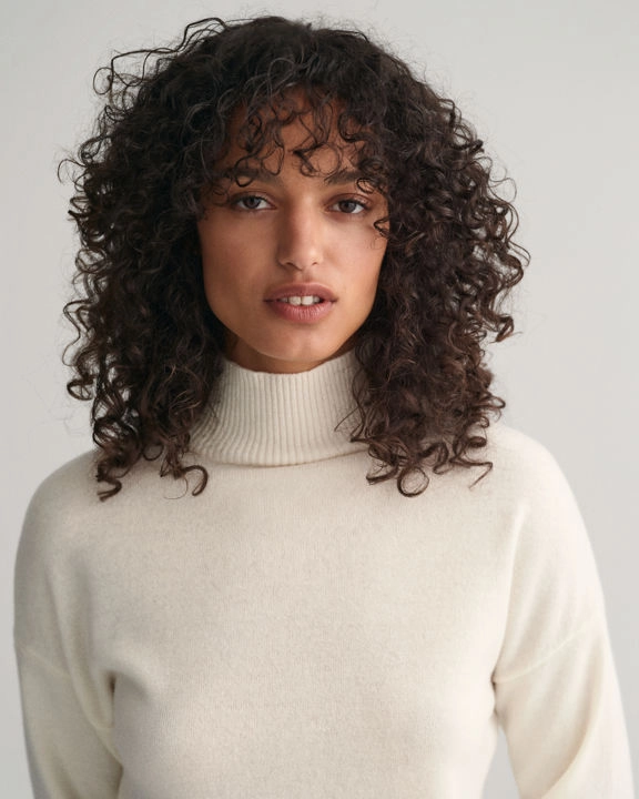 Superfine lambswool stand collar