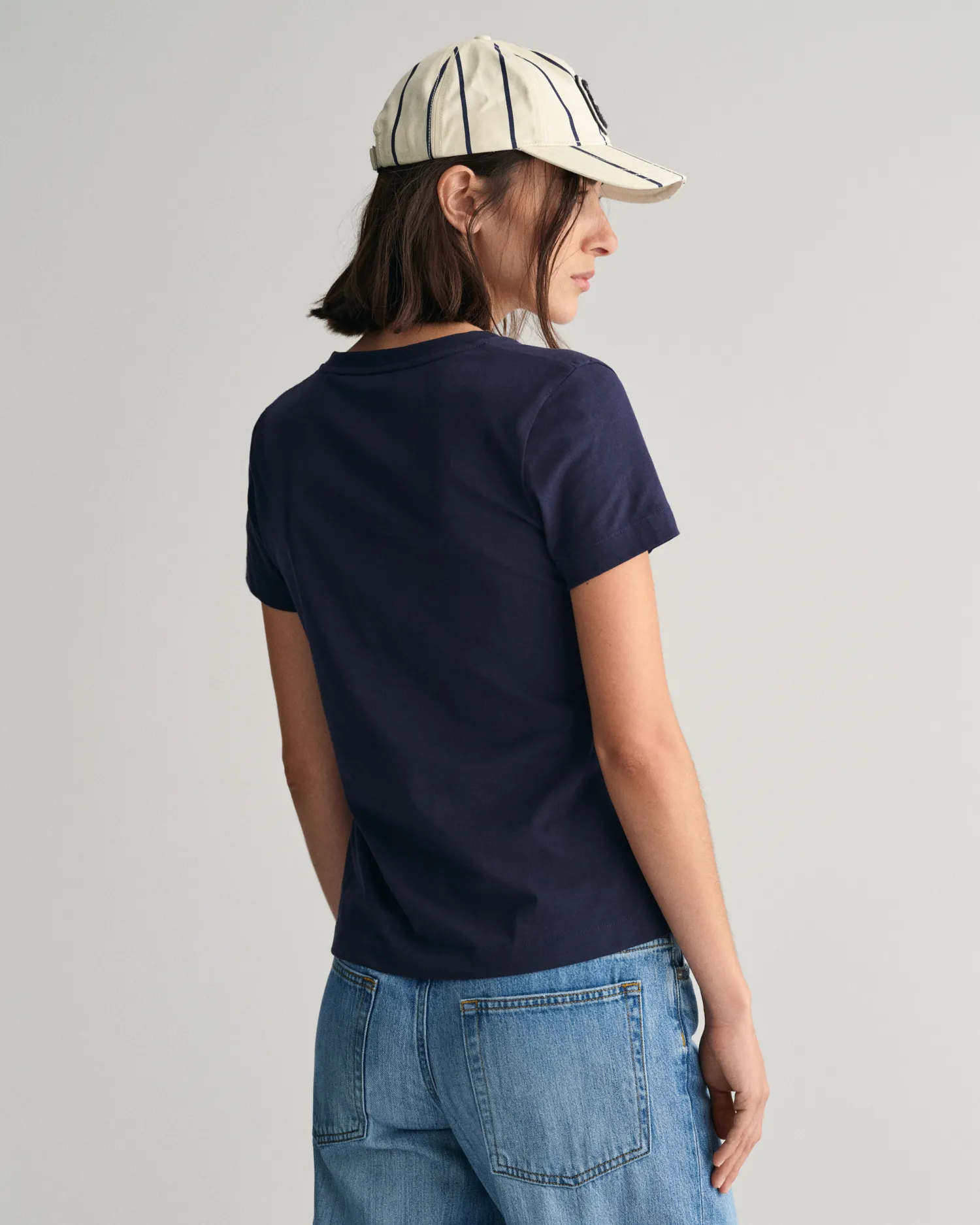 Reg shield ss v-neck