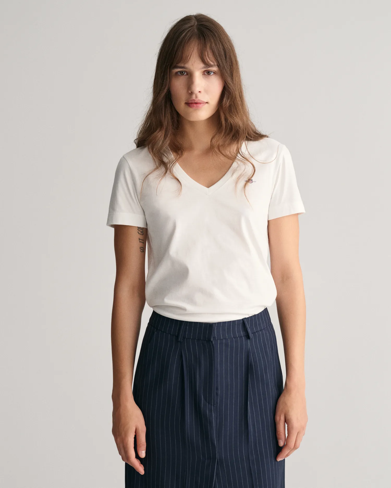 Reg shield ss v-neck