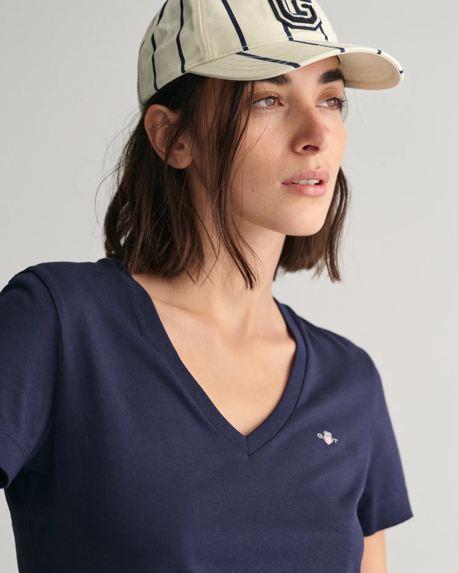 Reg shield ss v-neck