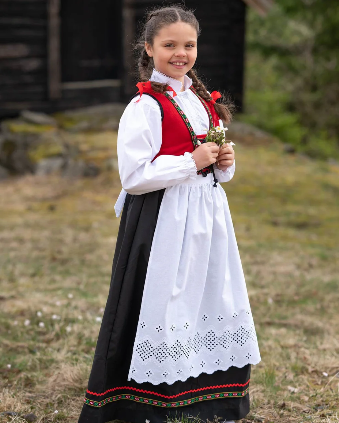 Veslemøy bunad-Kjole-Rosenberg-Aandahls