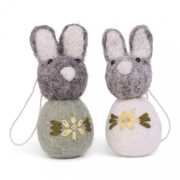 sett á 2 small bunny w flower embroidery-0 - Interiør-Gry og Sif-Aandahls