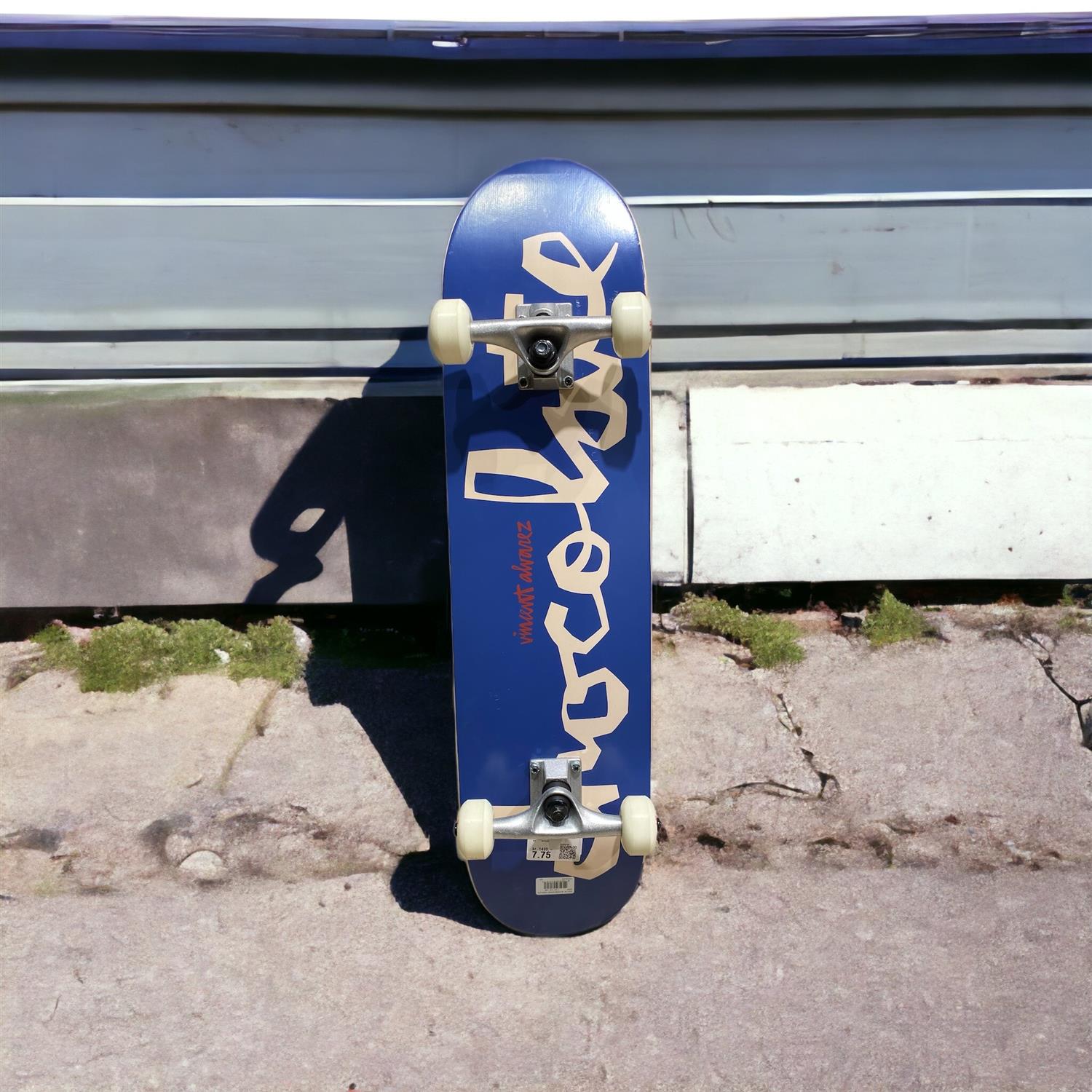 Alvarez chunk complete large-Skateboard-The Girl Skateboard Company-Aandahls