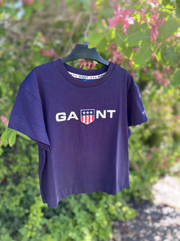 D1. Retro shield cropped t-shirt-T-shirts-Gant-Aandahls